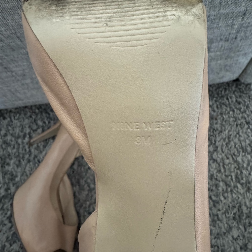 Nude Heels - Nine West size 8 - Picture 9 of 14